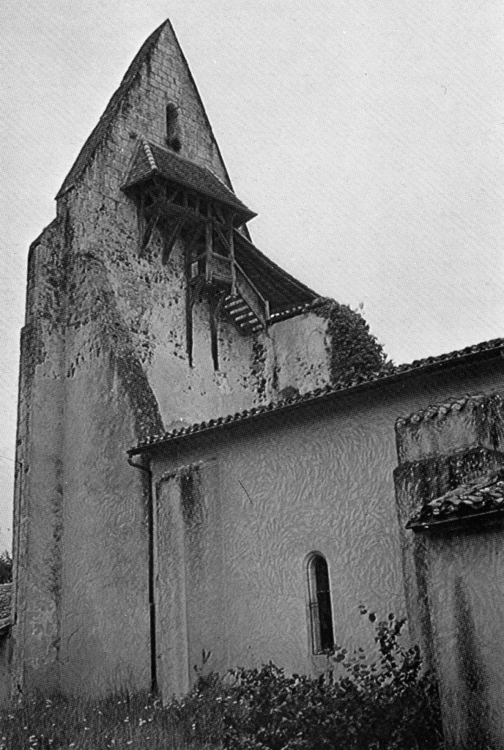 Le clocher-mur de l'église Notre-Dame de Lussolle (photo 1980, eglises anciennes du Gabardan). - Losse