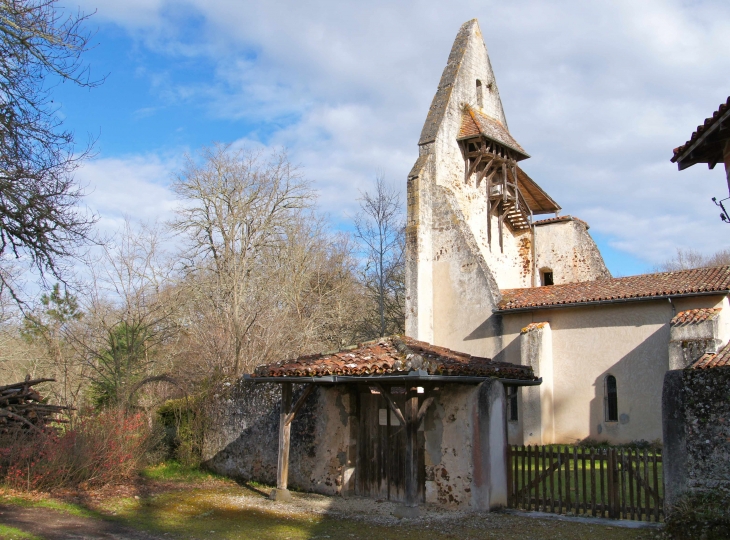 Le clocher-mur de l'église Notre-Dame de Lussolle (photo 2013). - Losse
