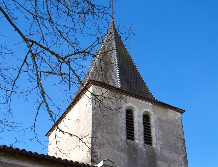 Le clocher de l'église Notre-Dame de Losse.