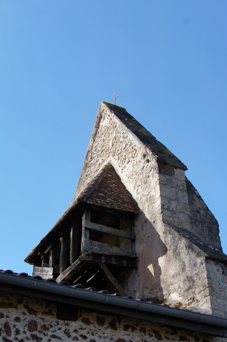 Le clocher-mur de l'église Saint-Pierre. - Lubbon