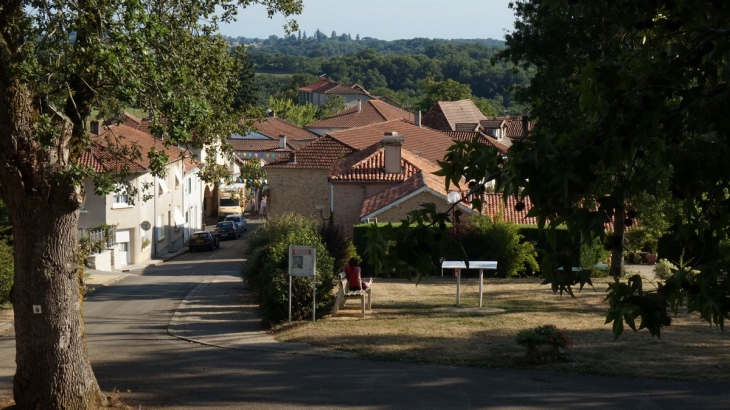 Le village - Miramont-Sensacq