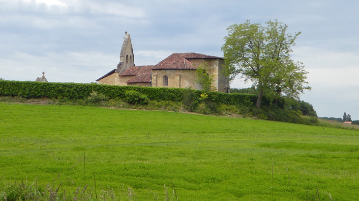 Vue sur l'église de Sensacq - Miramont-Sensacq