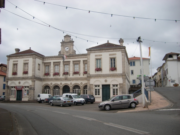 Montfort : la Mairie - Montfort-en-Chalosse