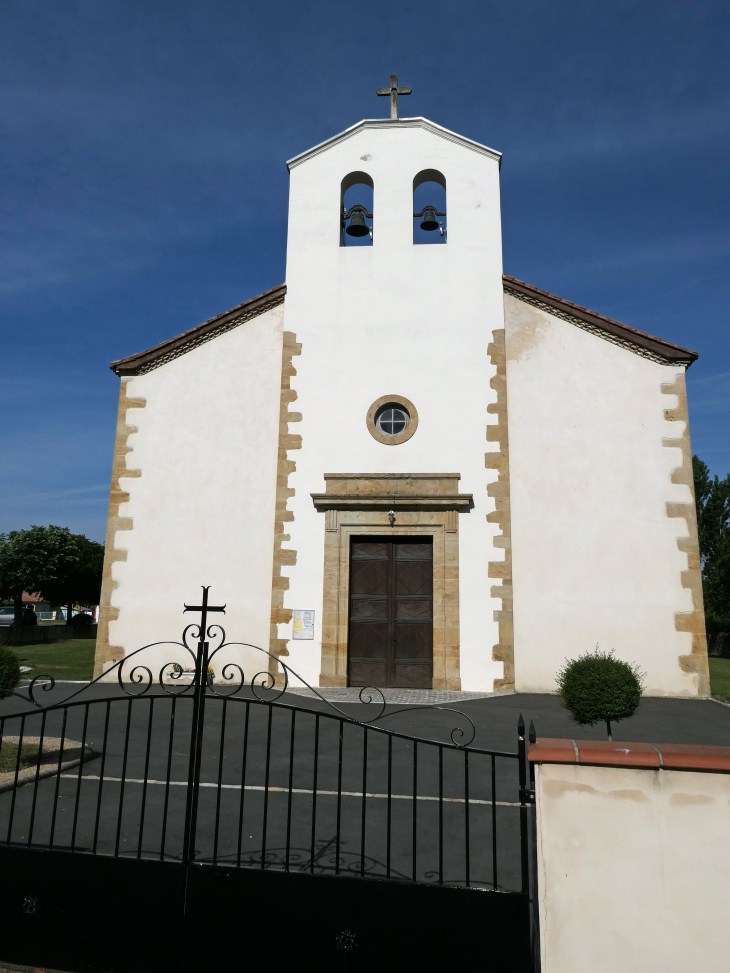 L'entrée de l'église - Saint-Agnet