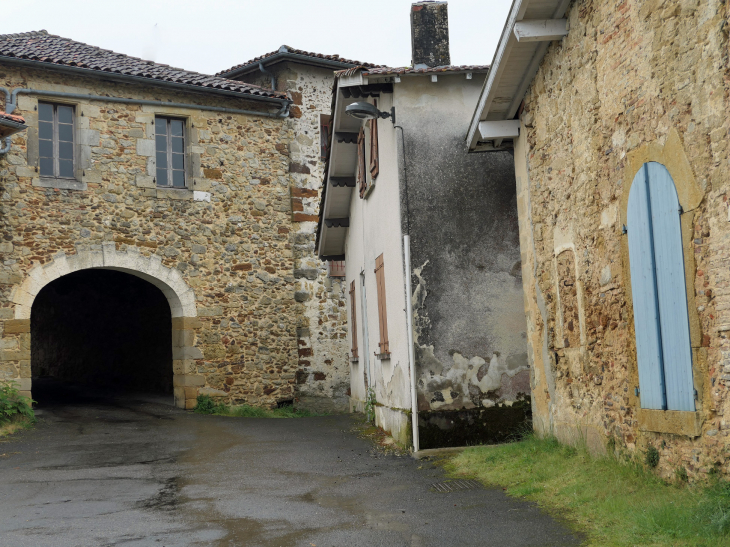 Maisons du village - Saint-Loubouer