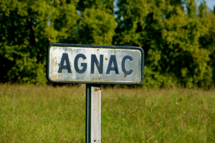 Autrefois : le village tirerait son origine du latin  - Agnac