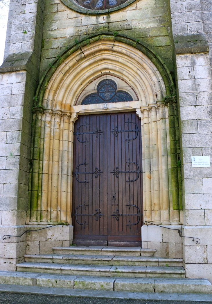Le portail de l'église Notre Dame. - Barbaste