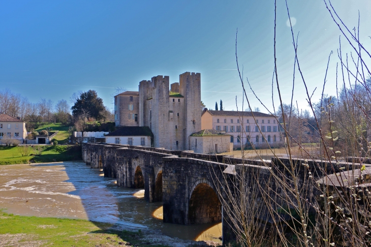 Le-pont-roman-sur-la-gelisse-et-le-moulin-des-tours - Barbaste