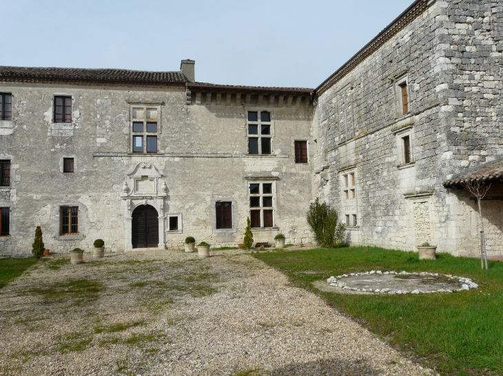 Le château   Crédit : André Pommiès - Beauville