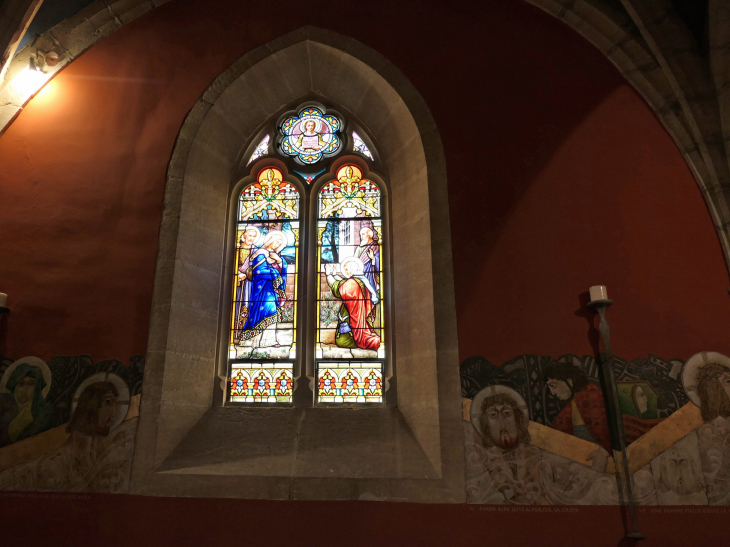 Les vitraux et le chemin de croix peint - Bias