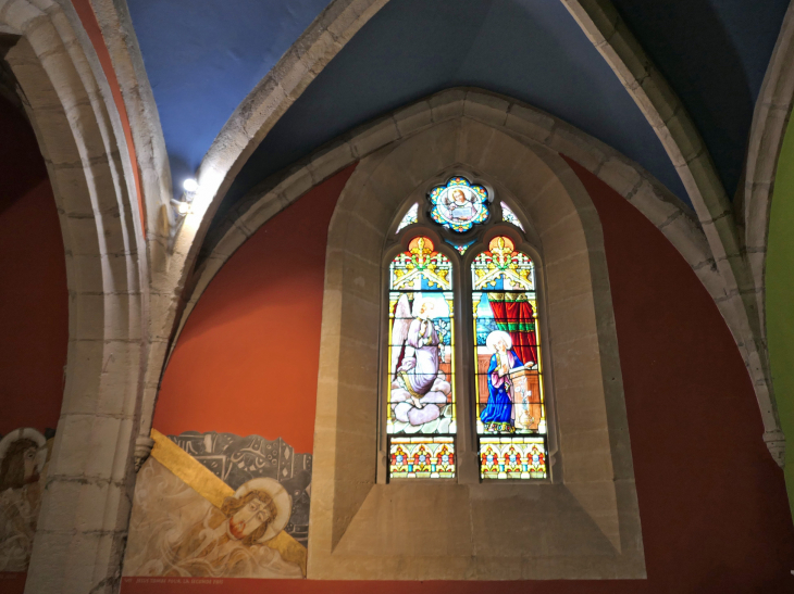 Les vitraux et le chemin de croix peint - Bias