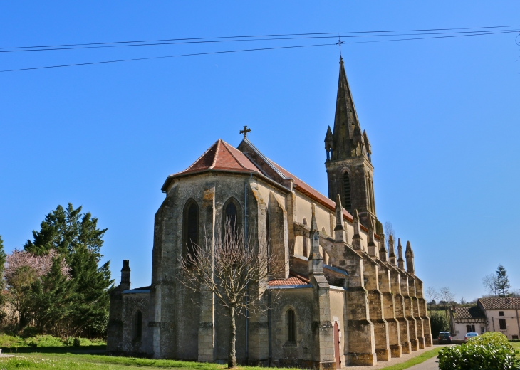 L'église Notre Dame de Buzet a été construite entre 1856 et 1858, dans le style néo-gathique. Elle est l'oeuvre de l'architecte Verdier, élève de Viollet-le-Duc. - Buzet-sur-Baïse