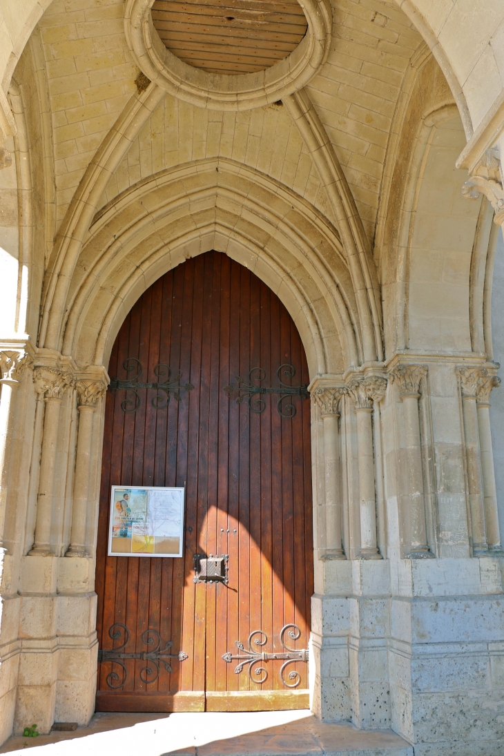 Le portail de l'église Notre Dame. - Buzet-sur-Baïse