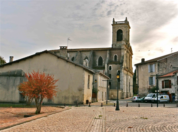 La place du château - Casteljaloux