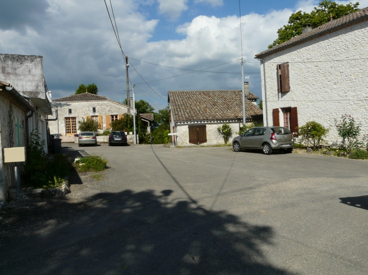 Le hameau de Saint-Victor  Crédit : André Pommiès - Cauzac