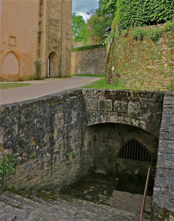 Fontaine de l'église Saint Martial - Cauzac