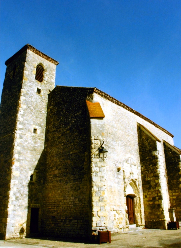 Eglise paroissiale saint-Etienne, XVe siècle. Elle est l'ancienne chapelle du château. - Durance
