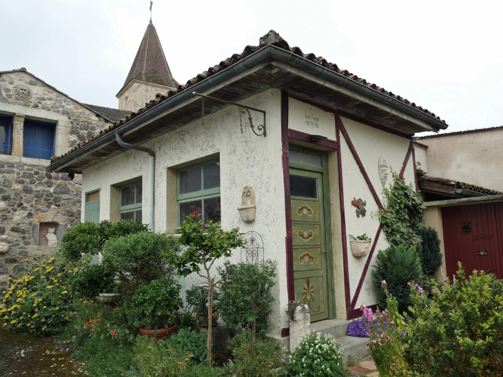Charmante petite maison vers l'église - Francescas