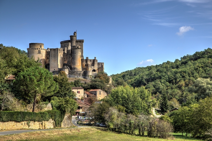 Le château de Bonaguil - vue 2 - Fumel
