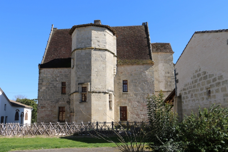 Le château de Gontaud, construit entre 1473 et 1495. - Gontaud-de-Nogaret