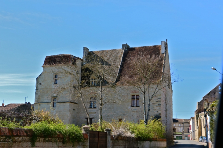 Le château de Gontaud. - Gontaud-de-Nogaret