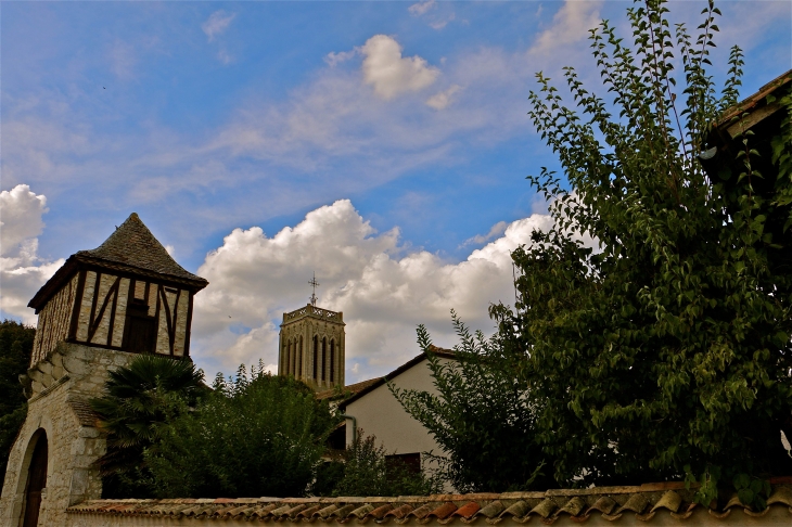 Le clocher de l'église Saint Germain - La Sauvetat-du-Dropt