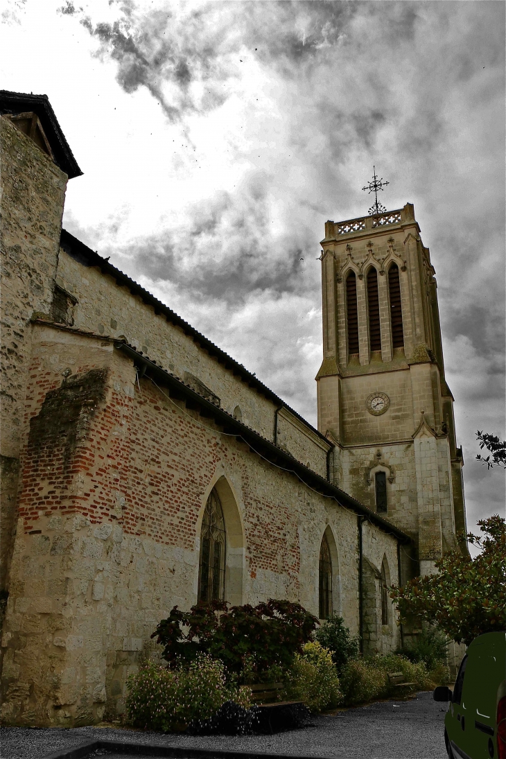 Façade nord de l'église Saint Germain - La Sauvetat-du-Dropt