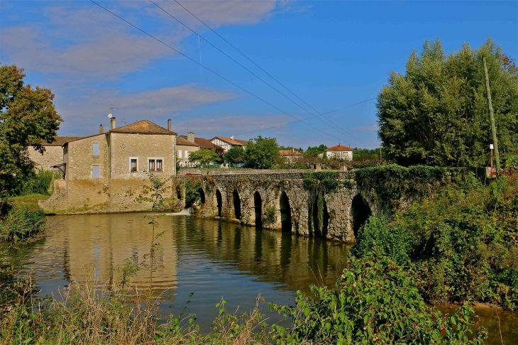 Le pont médiéval - La Sauvetat-du-Dropt