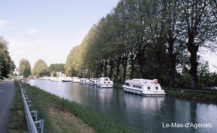 Le port sur le canal - Le Mas-d'Agenais