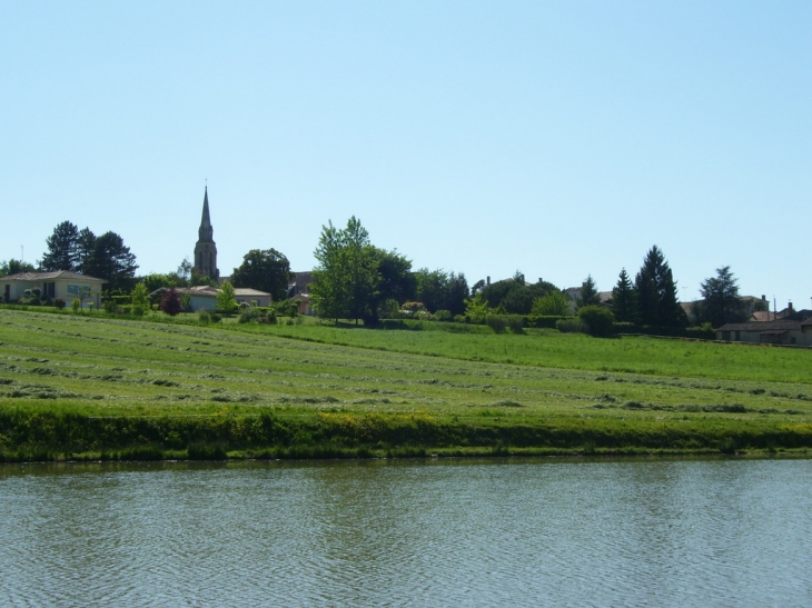 Lévignac depuis le lac - Lévignac-de-Guyenne