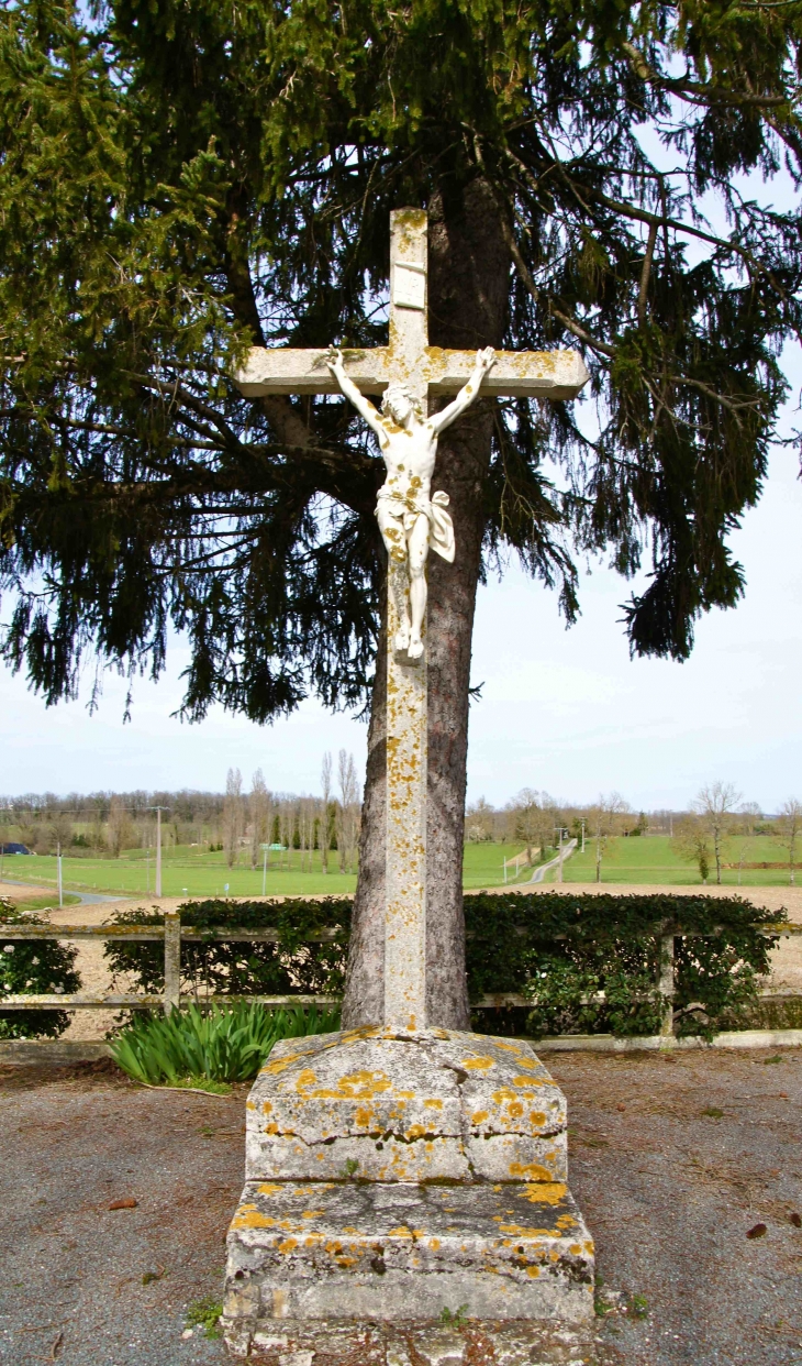 Crucifix de Naresse. - Mazières-Naresse