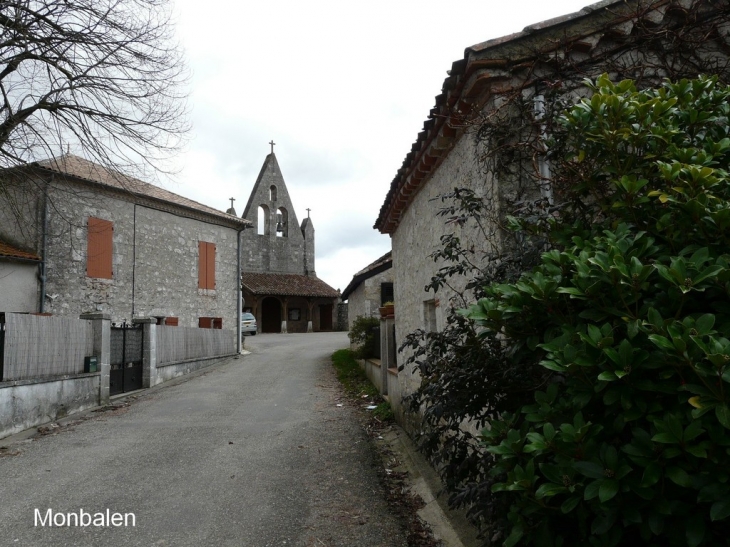 Le village - Monbalen