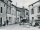 Début XXe siècle, place de la Mairie (carte postale ancienne).