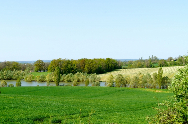 Aux alentours. - Parranquet