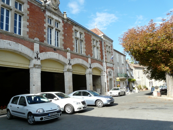 La mairie  Crédit : André Pommiès - Prayssas