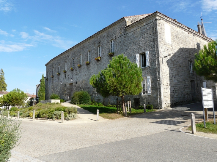 L'ancien château  Crédit : André pommiès - Prayssas