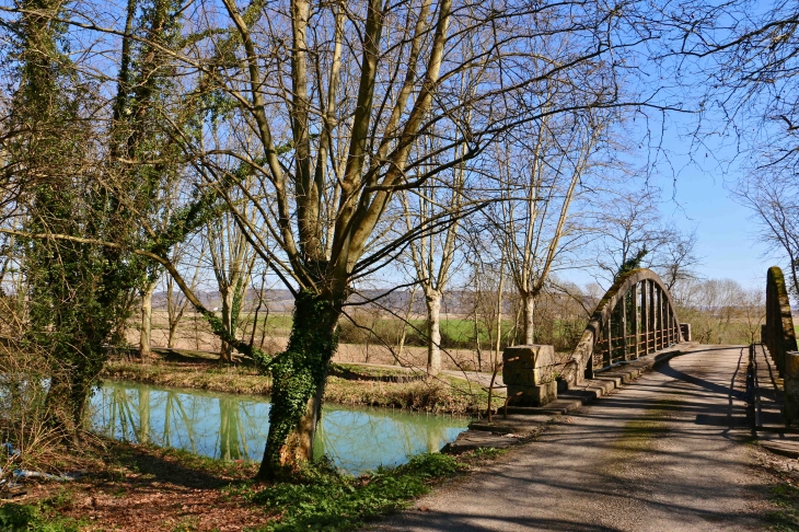 Le canal latéral à la Garonne. - Puch-d'Agenais