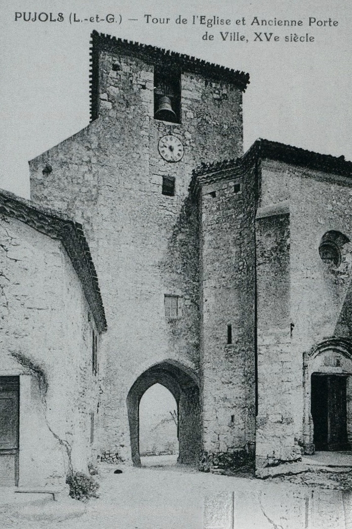 Début XXe siècle, Tour de l'église et ancienne porte de la ville, XVe siècle (carte postale ancienne). - Pujols