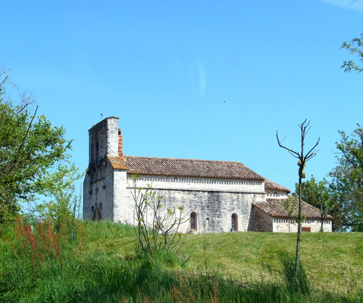 Eglise romane du XIe siècle de Monseyrou. - Rayet