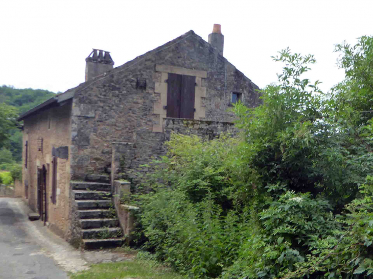 Bonaguil : maison du village - Saint-Front-sur-Lémance