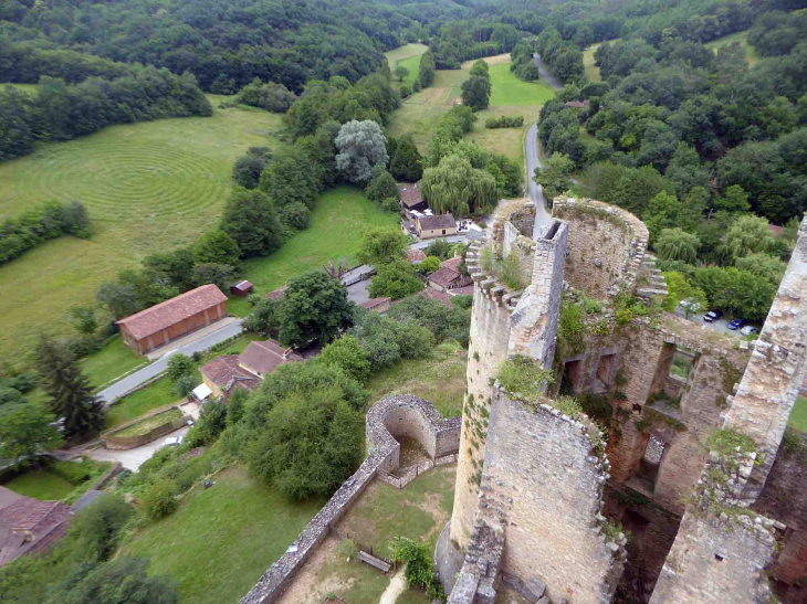 Bonaguil: le village vu du château - Saint-Front-sur-Lémance