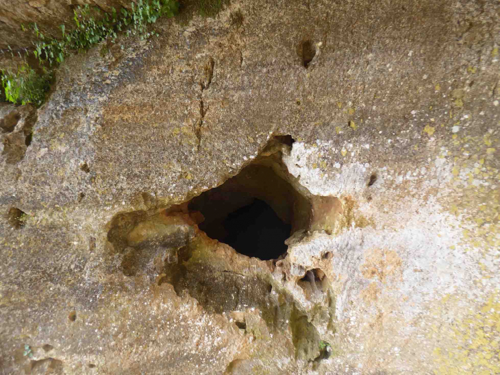 Château de Bonaguil : la sortie de la grotte - Saint-Front-sur-Lémance