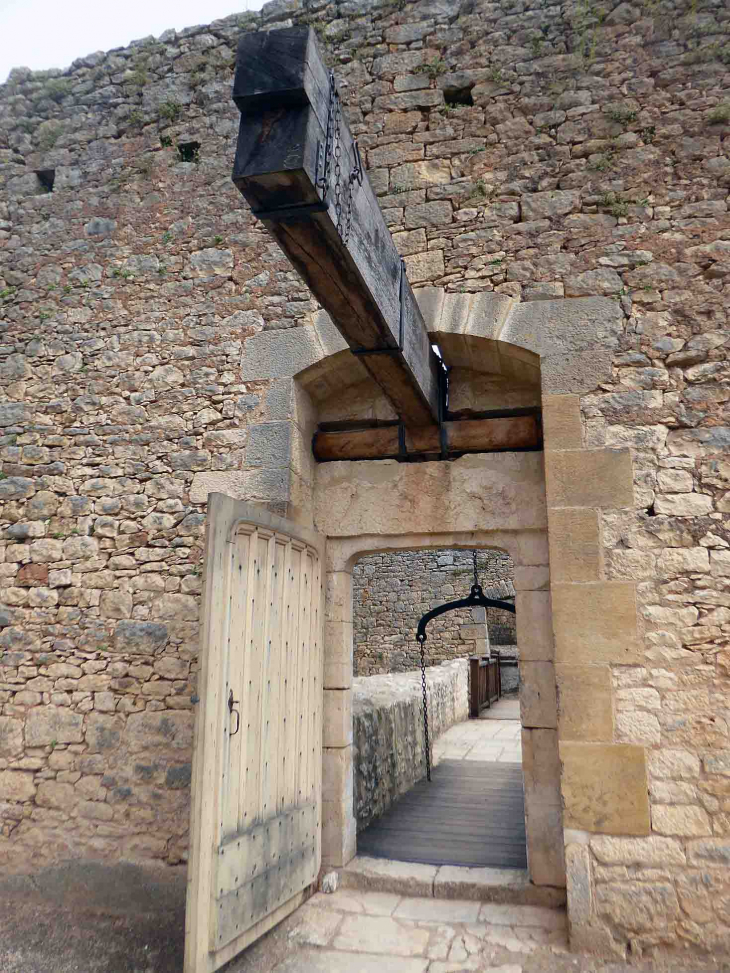 Château de Bonaguil : le pont levis - Saint-Front-sur-Lémance