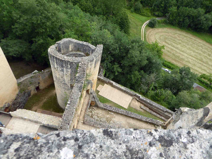 Château de Bonaguil : les cours vues du donjon - Saint-Front-sur-Lémance
