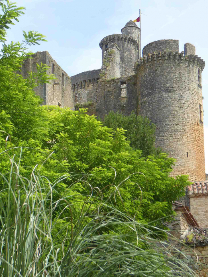 Château de Bonaguil : vue sur le château - Saint-Front-sur-Lémance