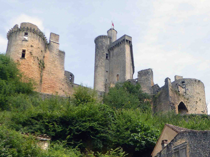 Le château de Bonaguil vu du village - Saint-Front-sur-Lémance