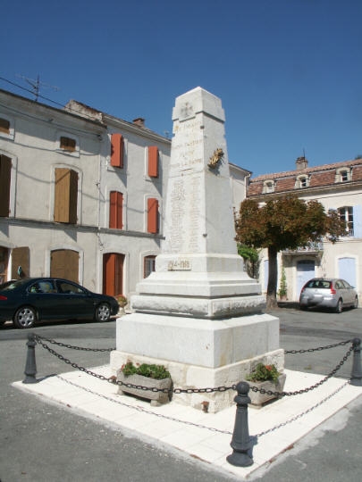 MONUMENT  AUX MORTS - Saint-Pastour