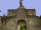 Ancienne porte couronnée d'une statue de Jeanne d'Arc