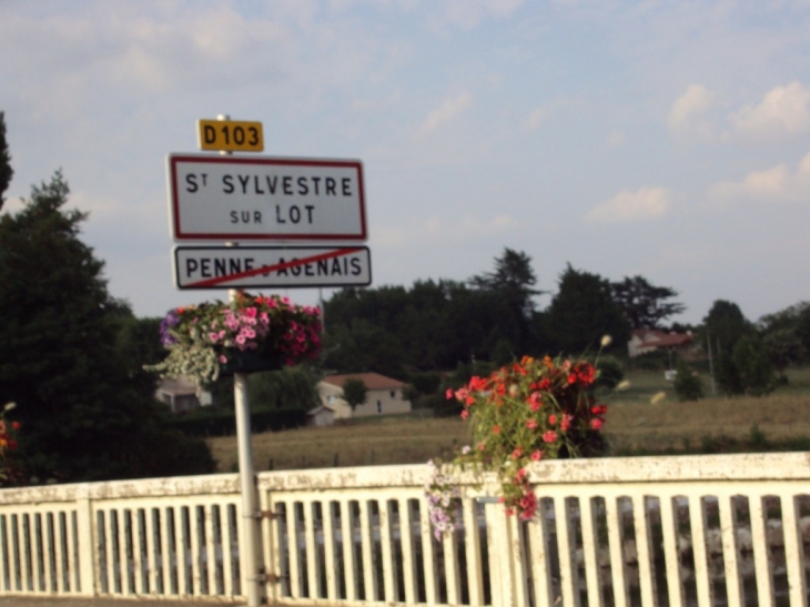 SUR LE PONT DE ST SYLVESTRE - Saint-Sylvestre-sur-Lot