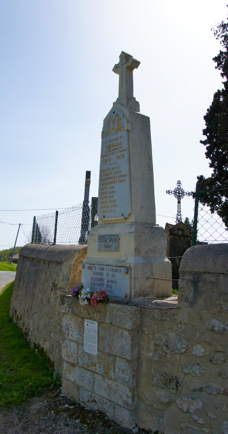 Le Monument aux Morts - Tourliac